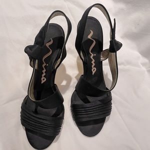Size 7 Nina Heels Satin with and knot